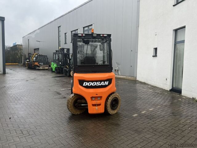 Elektrische vorkheftruck met 4 wielen Doosan B50XC-7
