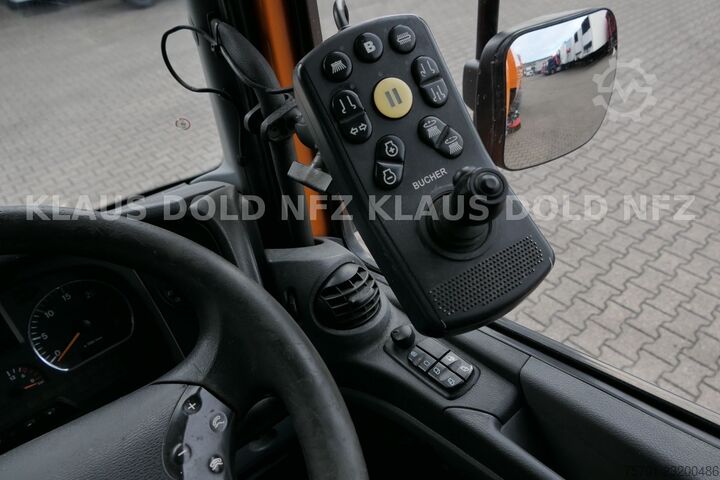 Gatusopmaskin MERCEDES-BENZ Atego 1324 Straßenkehrmaschine Bucher