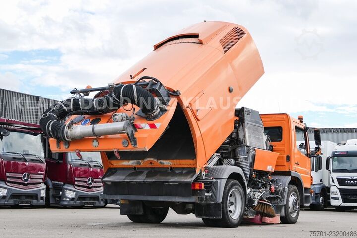 Gatusopmaskin MERCEDES-BENZ Atego 1324 Straßenkehrmaschine Bucher