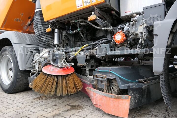 Gatusopmaskin MERCEDES-BENZ Atego 1324 Straßenkehrmaschine Bucher