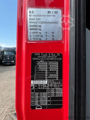 Vrachtwagen met kraan MAN TGX 26.480 XXL 6X2 HMF 2620 CRANE + BDF BODY + ...