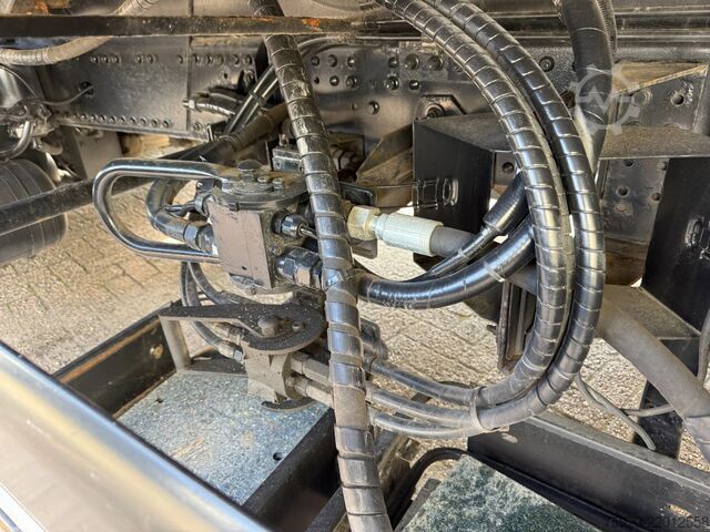 Vrachtwagen met kraan MAN TGX 26.480 XXL 6X2 HMF 2620 CRANE + BDF BODY + ...