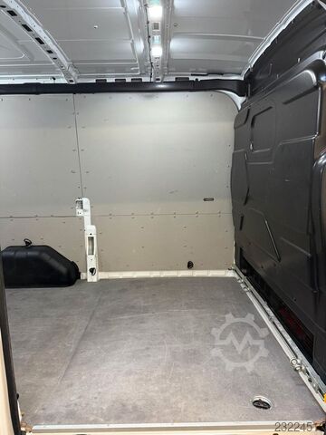 Furgoneta FORD Transit Kasten L2H2 Klima Tempomat R-CAM PDC AHK