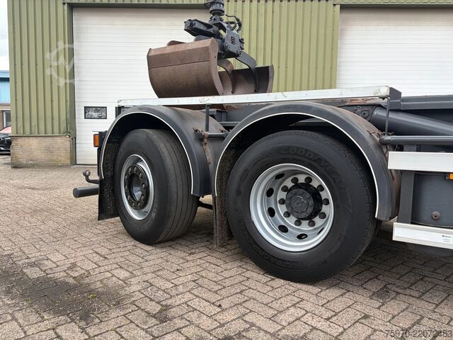 Vrachtwagen met kraan DAF CF 75.250 PALFINGER CRANE + HOOKLIFT  143.037km