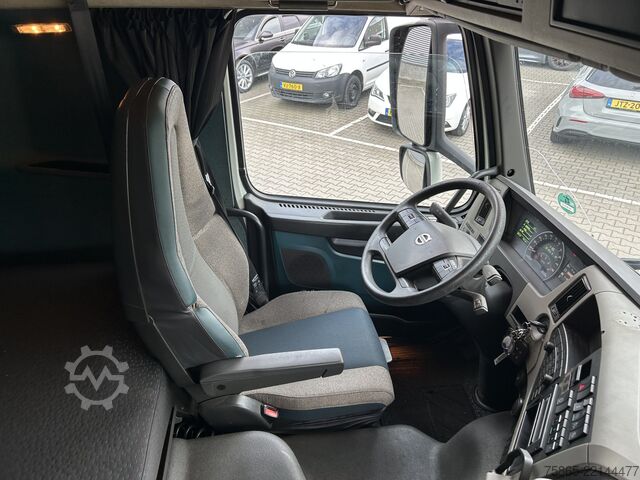 Standaard-SZM Volvo FM 330 Globetrotter / 742 dkm / VEB+ / Spoilers...
