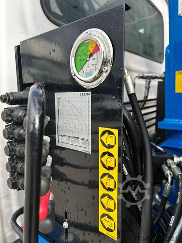 Billenőplatós és darus furgon Iveco 60C18