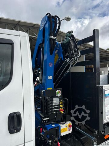 Billenőplatós és darus furgon Iveco 60C18