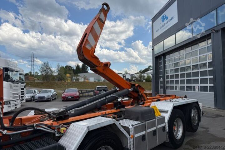 Haakarm vrachtwagen SCANIA G490 8x2 Hiab 20T
