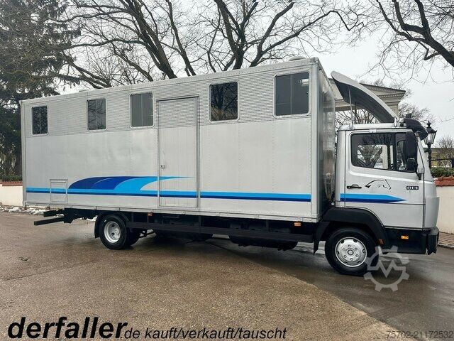 Állatszállító jármű Mercedes-Benz 814 L 4 Pferde