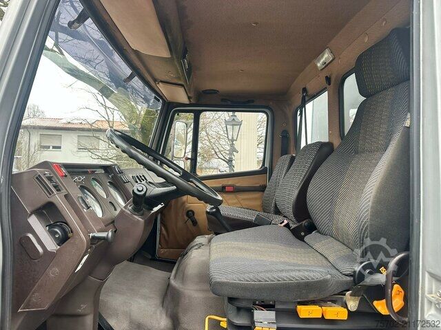 Állatszállító jármű Mercedes-Benz 814 L 4 Pferde