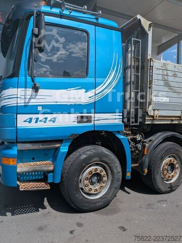 Camion ribaltabile trilaterale MERCEDES-BENZ Actros 4143 / V6 / Blatt - Blatt / Retarder