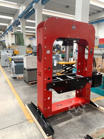 Rechtpers AXA P110 MR 110 Ton