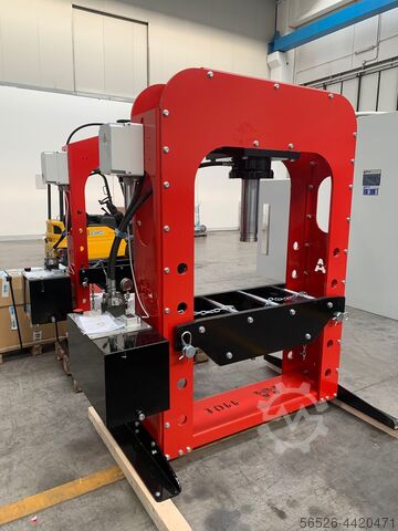 Rechtpers AXA P110 MR 110 Ton