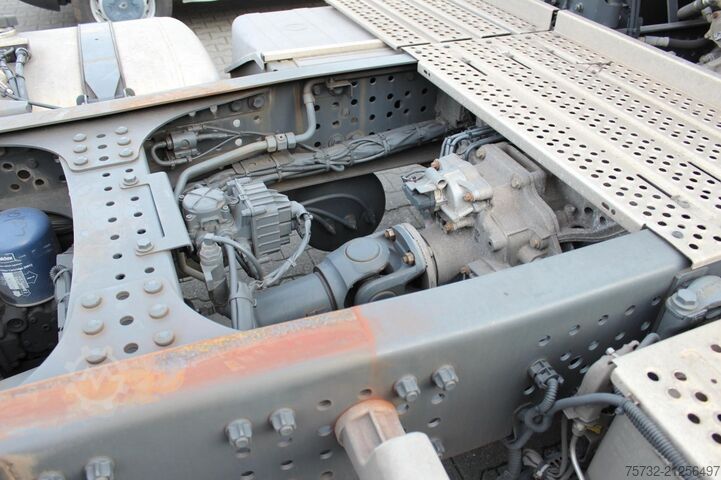 Tracteur routier standard Mercedes-Benz Antos 1842   Anhähgerkupplung ACC Standheizung