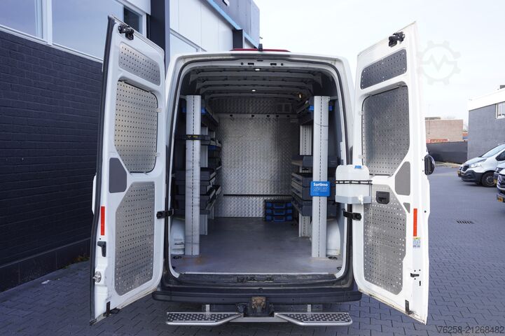 Delivery van Volkswagen Crafter 2.0 TDI 140PK L3H3 EURO 6 - Airco - Nav...