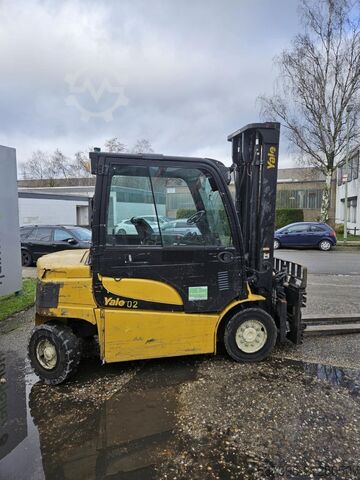 Electric 4-wheel forklift Yale ERP45VM