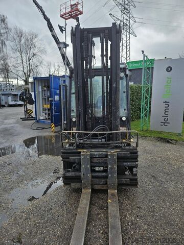 Electric 4-wheel forklift Yale ERP45VM