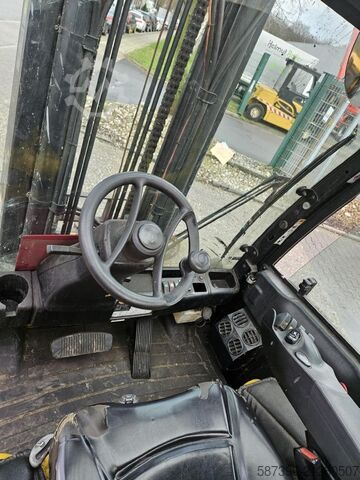 Electric 4-wheel forklift Yale ERP45VM