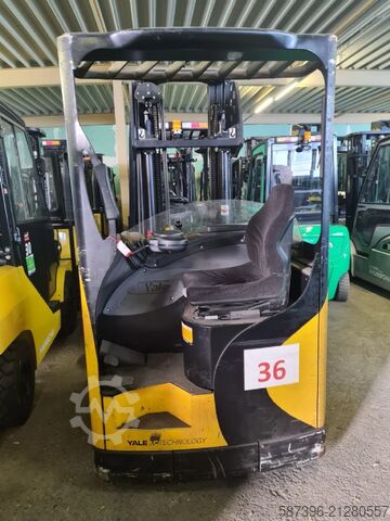 Tolóoszlopos targoncá Yale MR16