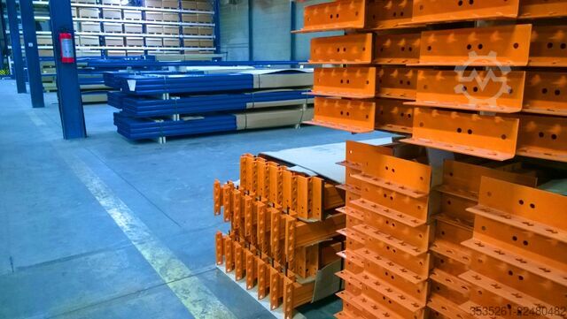Stojak na dyski 10x13,7 m lang, 5 m hoch, 10 Schutzecken 50 Rahmen, 240 Traversen (3300) 3,25 t