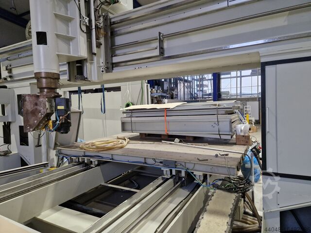 Centre d'usinage MAKA ECM 27 R