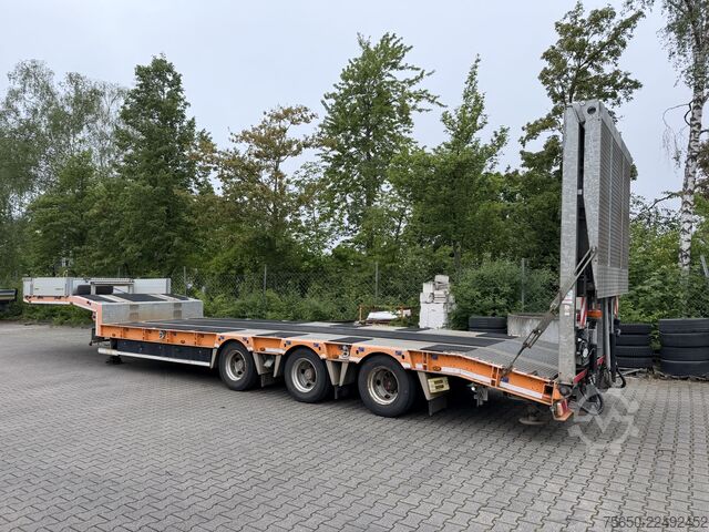 Naczepa niskopodwoziowa Humbaur HTS30  3 Achs Satteltieflader, neuwertig