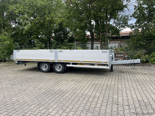 Otwarta przyczepa Möslein THT 11- G 6,2  Tandem Pritsche- Tieflader mit Rungentaschen