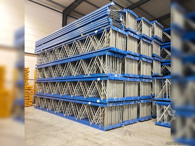 Lager med höga hyllor Pallställ ca. 100,8 lfm Jungheinrich Esmena Höhe : 400 cm , 2100 kg Fachlast