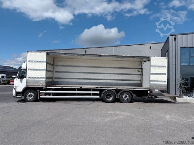 LKW mit Kofferaufbau VOLVO FM 330 6x2*4 Side opening 8.7 m