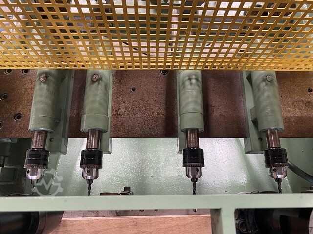 Horizontale boormachine met 4 spindels  