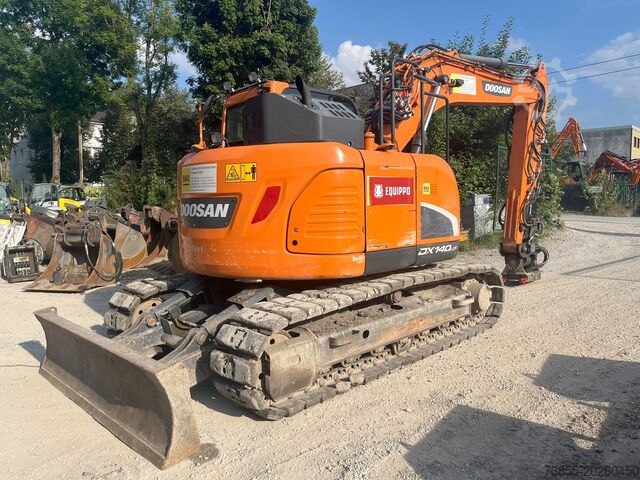 Lánctalpas kotrógép Doosan DX140LCR-5 with PowerTilt OQ65 quickcoupler (without bucket)