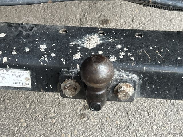 Tippbil skåpbil IVECO Daily 35S16 DoKa Klima AHK 7-Sitzer Start/Stop