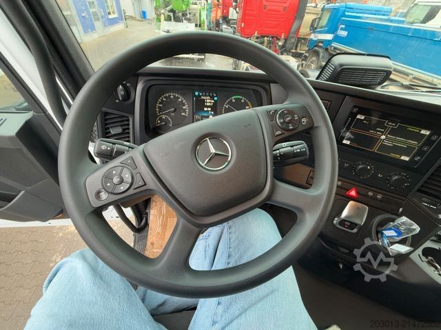 Samochód z pompą do betonu MERCEDES-BENZ Arocs 4146 8x4 PUMI SERMAC 4Z28