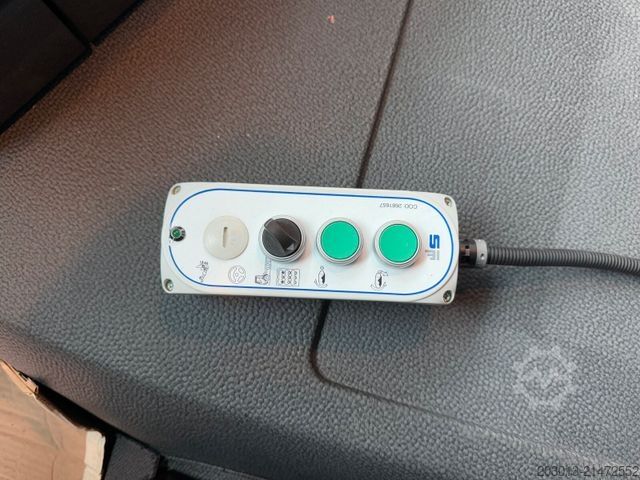 Samochód z pompą do betonu MERCEDES-BENZ Arocs 4146 8x4 PUMI SERMAC 4Z28