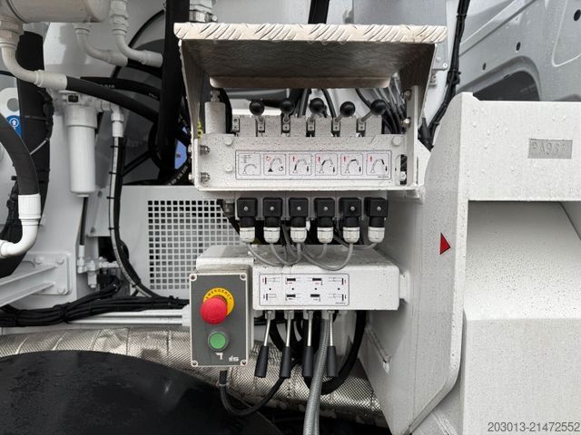 Samochód z pompą do betonu MERCEDES-BENZ Arocs 4146 8x4 PUMI SERMAC 4Z28