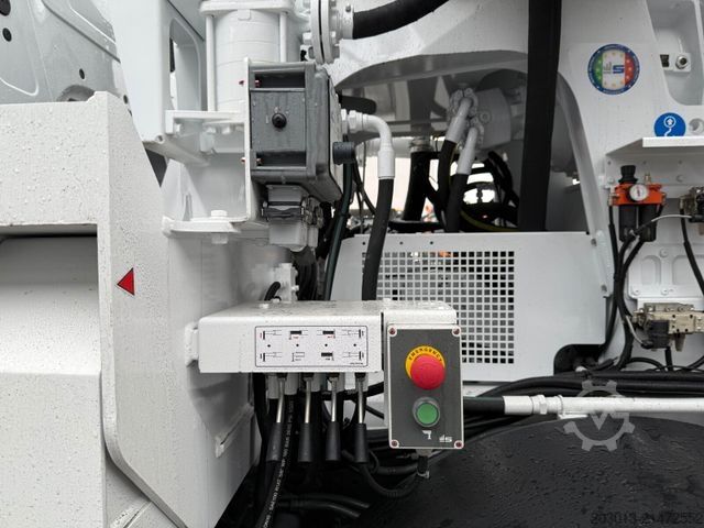 Samochód z pompą do betonu MERCEDES-BENZ Arocs 4146 8x4 PUMI SERMAC 4Z28