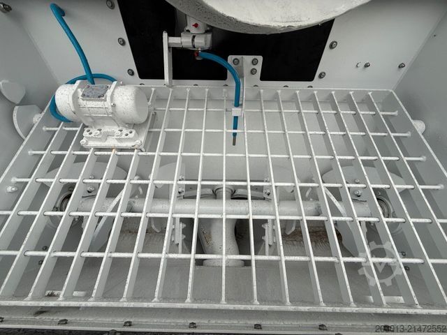 Samochód z pompą do betonu MERCEDES-BENZ Arocs 4146 8x4 PUMI SERMAC 4Z28