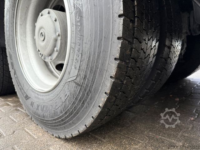 Samochód z pompą do betonu MERCEDES-BENZ Arocs 4146 8x4 PUMI SERMAC 4Z28