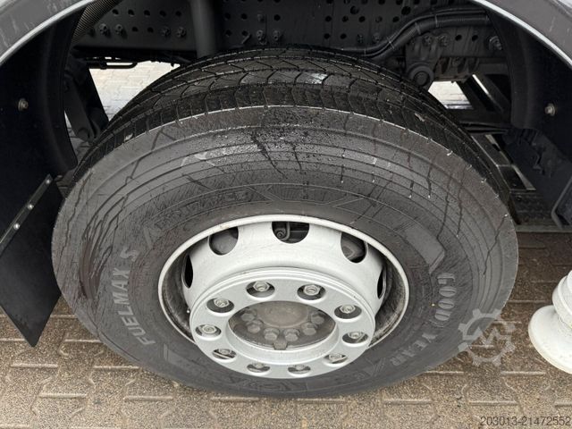 Samochód z pompą do betonu MERCEDES-BENZ Arocs 4146 8x4 PUMI SERMAC 4Z28