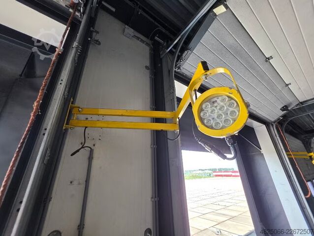 Demontierbare Lagerhalle mit Verladerampen, 234 m² Industrial warehouse 36 x 6,5