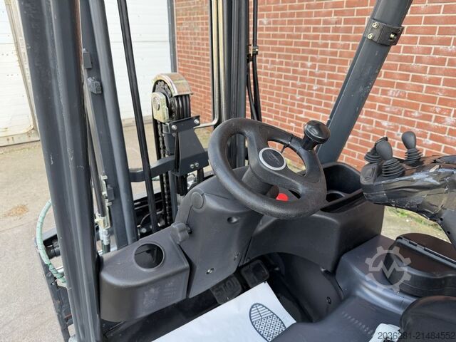 Elektrische vorkheftruck 3 wielen Linde E16-02