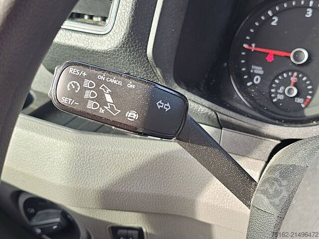 Kombi s vysokou střechou VOLKSWAGEN CRAFTER 2.0 TDI 140 AUT. L2H1