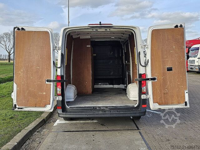 Kombi s vysokou střechou VOLKSWAGEN CRAFTER 2.0 TDI 140 AUT. L2H1