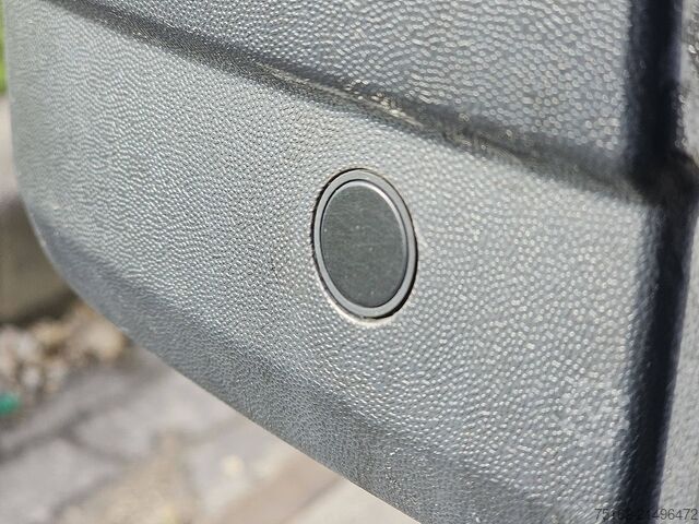 Kombi s vysokou střechou VOLKSWAGEN CRAFTER 2.0 TDI 140 AUT. L2H1