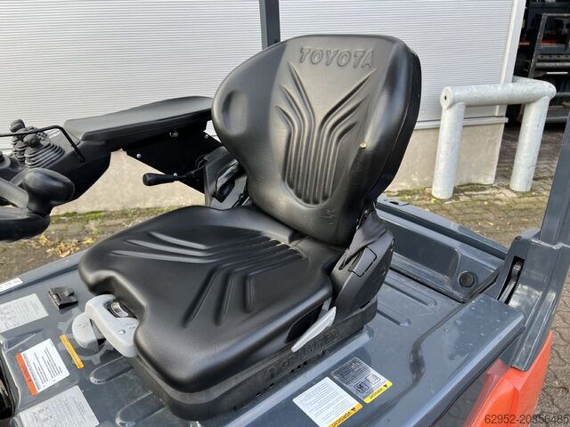 Carrello elevatore elettrico a 3 ruote Toyota 8 FBE 16 T / nur 420 h!