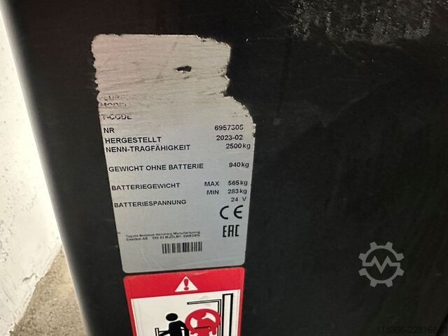 Niskopoziomowy wózek kompletacyjny Toyota OSE 250 - 2477 Stunden !!!!