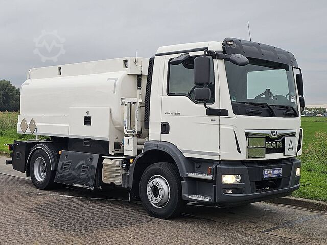 Δεξαμενόπλοιο MAN 15.250 TGM 9000LTR FUEL +PUMP