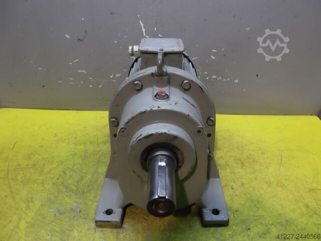 Motorreductor 0,6 kW 25 tpm VEM Z3KR90,2/6/S