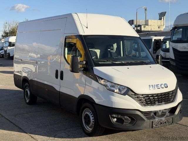 Dobozos furgon IVECO 35S14V Klima