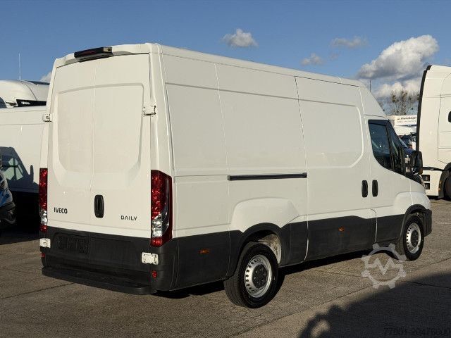 Dobozos furgon IVECO 35S14V Klima